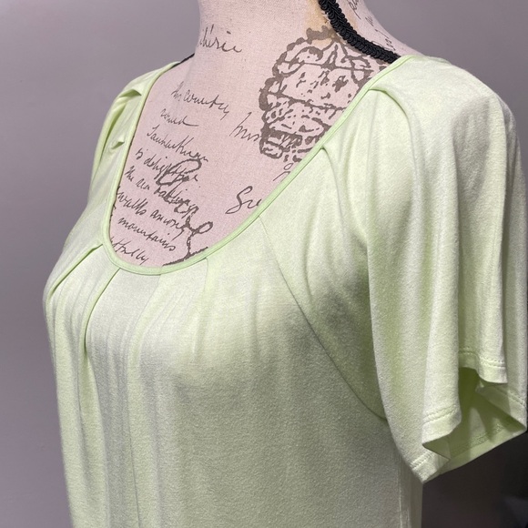 The Limited Light Green Short Sleeve Top - Picture 4 of 7